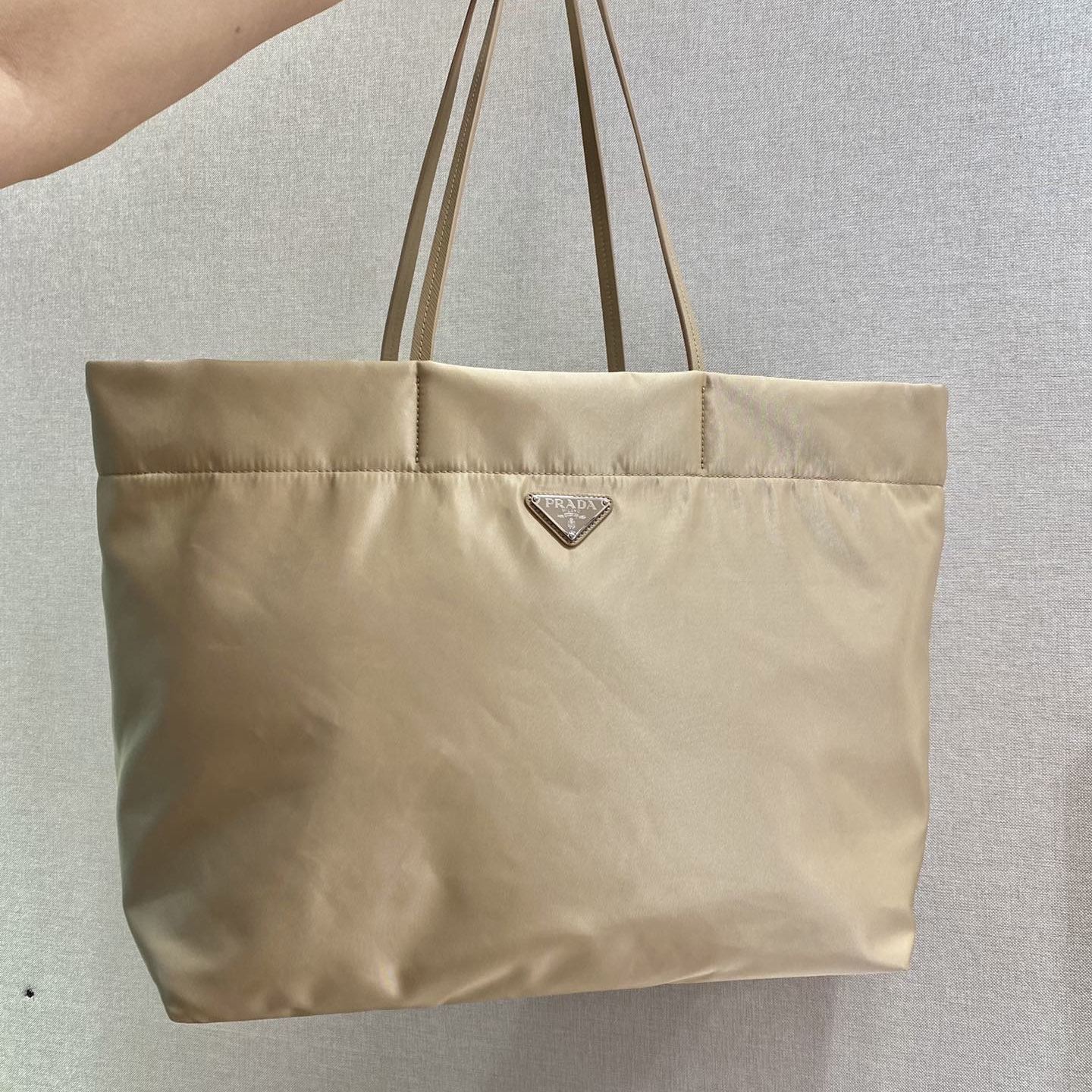 Pra*a shopping bags
